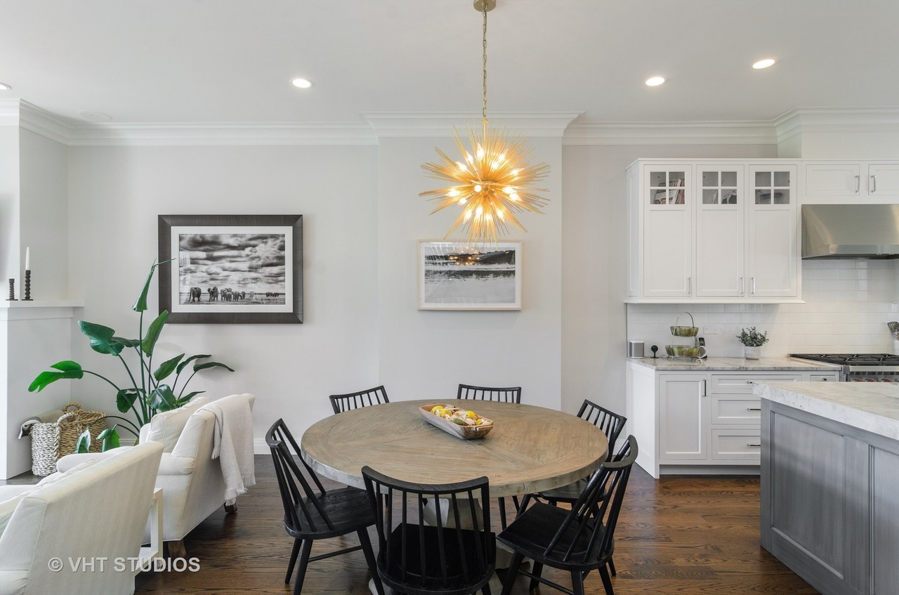 Open-Plan Dining & Kitchen — Lincoln Park